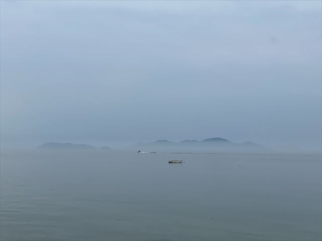 霞がかった琵琶湖