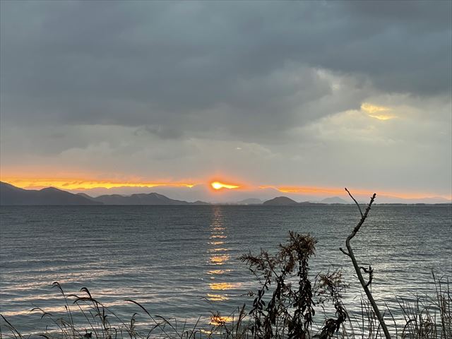 琵琶湖の朝陽